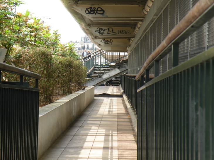  allée, entre immeubles modernes, Montparnasse
